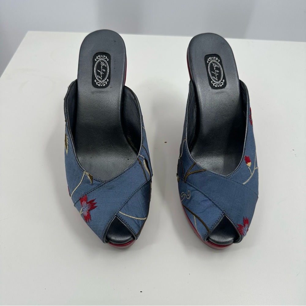 Salpy Blue Floral Embroidered Red Mule Heel Size  9
